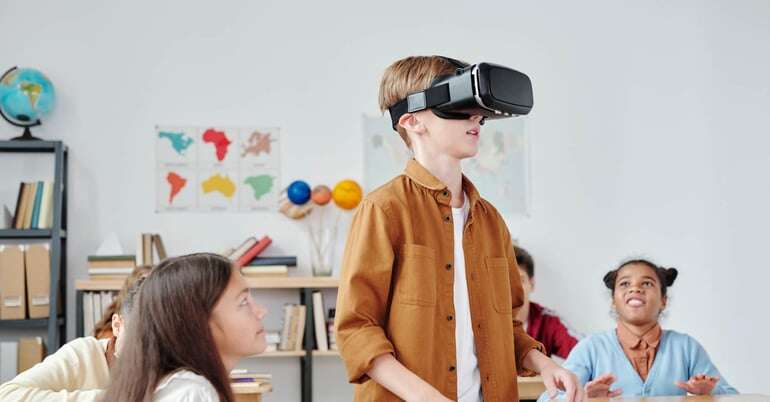 school kids in an innovative learning environment