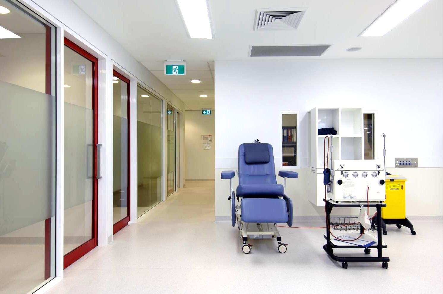 Red Cross procedure room design
