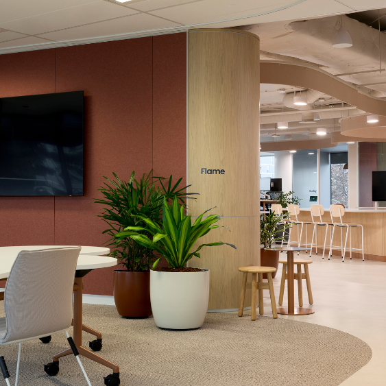 Open meeting space for IRT with integrated technology
