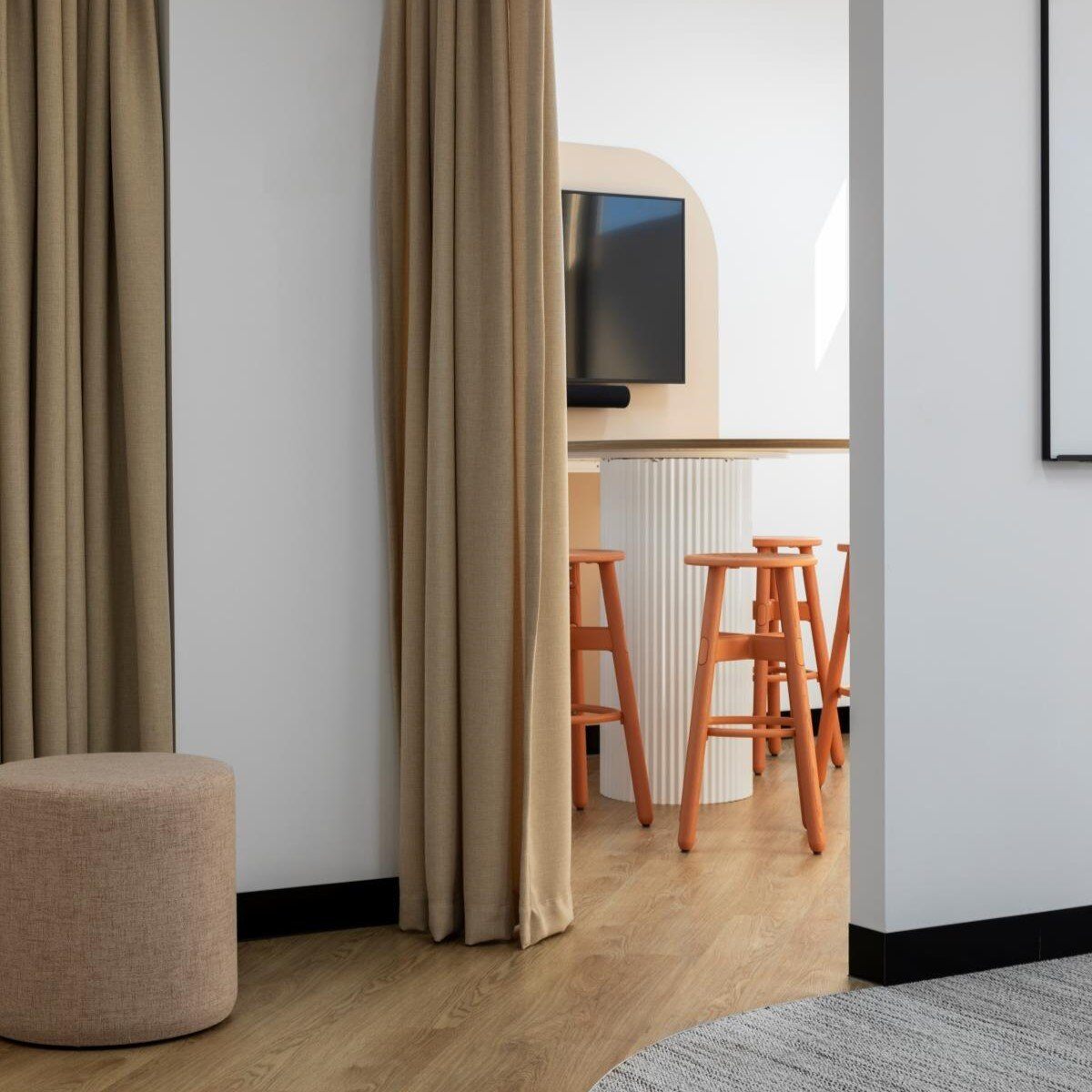 casual-meeting-area-sq